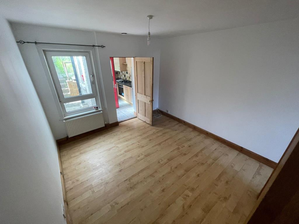 Lot: 1 - TWO-BEDROOM TERRACE HOUSE FOR INVESTMENT - Living Room